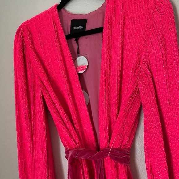 RETROFÊTE Audrey neon pink sequined wrap dress - Picture 9 of 9